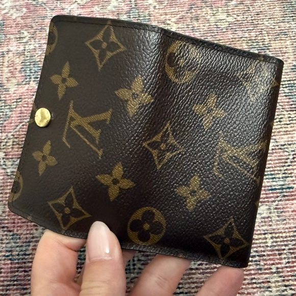 LOUIS VUITTON 6 KEY HOLDER - Picture 11 of 12